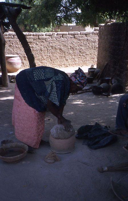 façonnage de fond de pot à Banibougou
