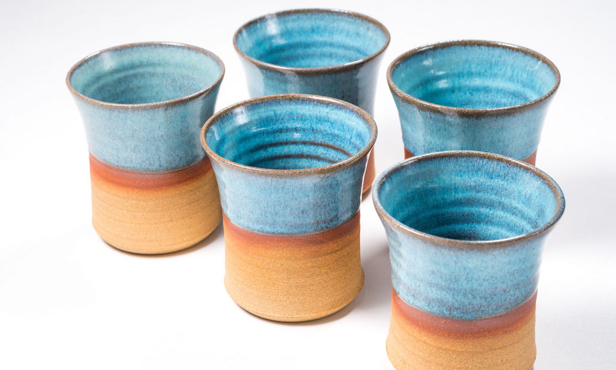 tasses turquoise et grès brut